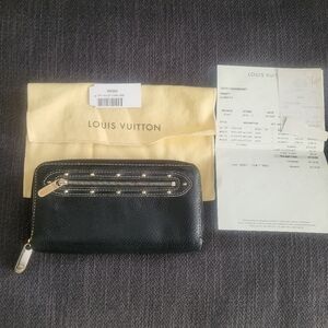 AUTHENTIC Louis Vuittin Suhali Zippy Wallet